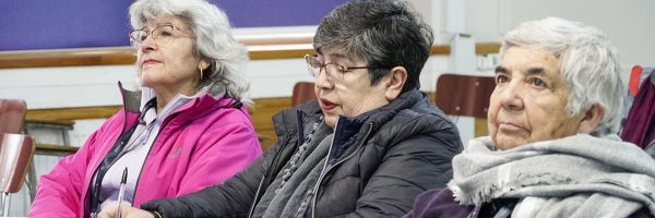 Personas-mayores-regresaron-a-las-aulas-como-estudiantes-universitarios-1