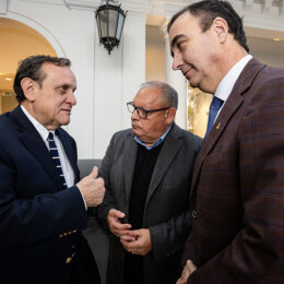 Presidente AEQUALIS con gobernadores de Valparaiso y Magallanes Rodrigo Mundaca y Jorge Flies respectivamente